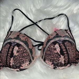 Victoria’s Secret bathing suit top!🌸